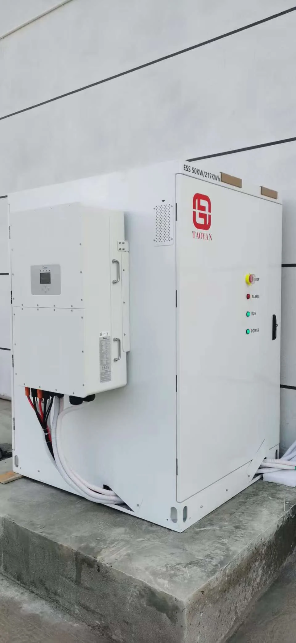 217KWH-50KW Hybrid-Energiespeichersystem-Lösung TAOYAN 50kW/217kWh hybrid ESS cabinet close-up with control panel