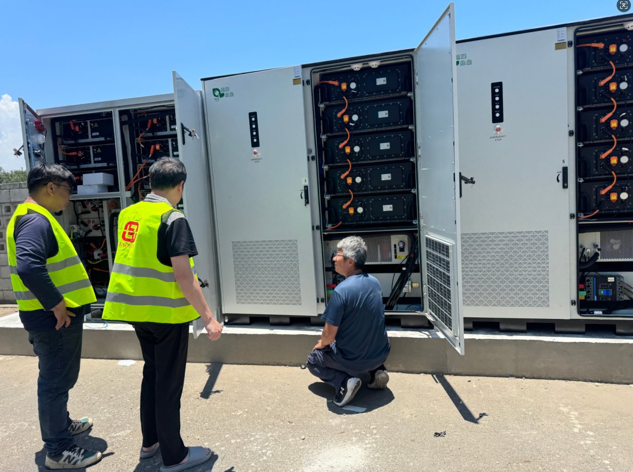 Container vs Cabinet BESS: How to Choose in 2026 Engineers inspecting a 3,132 kWh cabinet BESS array at a Taiwan site
